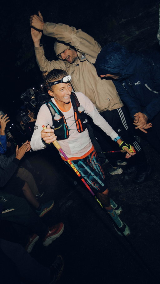 It’s the fans that make UTMB so special. 

At Notre-Dame de la Gorge, they send @courtneydauwalter into the night buzzing with energy.

Photo — @margauxlemap