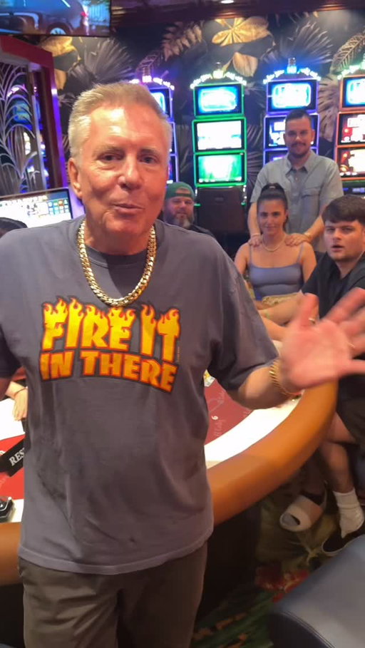 A Bunch Of Friends Bet $5,000 #baccarat #gamble #casino