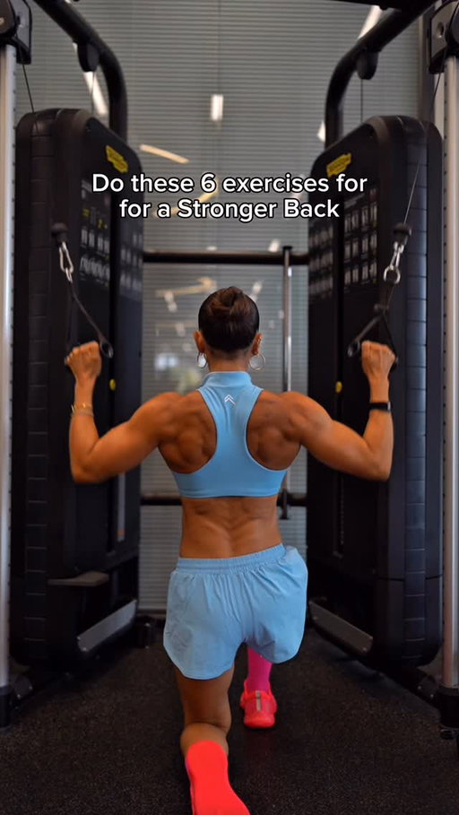 It’s BACK Day 💪🏼 

1) Cable Pulldowns - Focus on warming your lats up with this movement - You won’t be able to go seriously heavy so focus on a slow and smooth contraction - Aim for 12,10,8,8 (this means 12 reps on the 1st set, 10 reps on the 2nd and 8 reps for the 3rd and 4th set - Aim to increase weight with each set) 

2) Rear Delt Cable Fly’s - These are Reverse Fly’s targeting the Rear delts which shape up the back of your shoulders along with the rhomboids and traps - Aim for 12,10,15 - Warm up with 12 reps - try to go slightly heavier for 10 reps then drop down for a higher rep last set of 15 reps. 

3) Half Kneeling Cable Single Arm Wide Row - Aim for 8,8,12 reps per arm - Use the 1st set to get used to the movement, then increase the weight for the 2nd set and then aim for a higher volume 3rd set. 

4) Cable Crossover Single Arm Pulldowns - This exercise is a great one to focus on a deep stretch through the Lats preferred movement pattern - Aim for 10,8,6,6 per arm - Gradually increasing the weight to hit a heavy 6 rep set twice. 

5) Half Kneeling Face Pulls - Another great exercise to encompass the rear delts too - Aim for 8,8,15 - Focusing on a lighter higher volume set to finish off with. 

6) Pull Ups - If you can’t do these, use a band or the assisted machine - you won’t get better at these if you don’t try! Aim for as many reps as possible for 2-4 sets 

Outfit: @oneractive Arctic Blue (use HAYLEY to save)
Trainers: @rad_global Neon Pink V2’s 🔥 

#backday #backworkout #strengthtraining #liftweights #upperbody