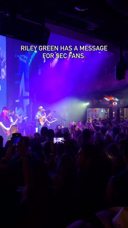 You might want to skip this video, Tennessee fans 😉🏈

@rileyduckman had some words to say before playing Hell Of A Way To Go at CMA Fest earlier this year 🤘