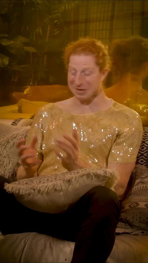 I was absolutely honored to be a part of this collaboration. the whole cast and crew were a blast to work with. Had a whole heck of a lot of fun. until next time guys 🍀☺️ #lucky #energy #singer #songwriter #ginger #soul #disco #glitter