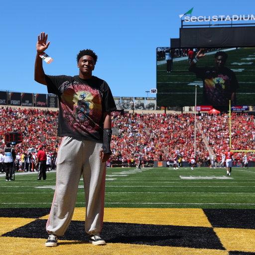 Great to have DQ out at the game today where @terpsadjimsmith presented him his Big Ten Freshman of the Year and All-Big Ten First Team plaques!