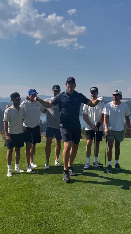 I’ll tell my grandkids about this round…

@prattprattpratt @jordanspieth @taylorlautner @sean_c_larkin @aodhanking 

#golf #golfersofinstagram #pgatour #hollywood #dads #virals