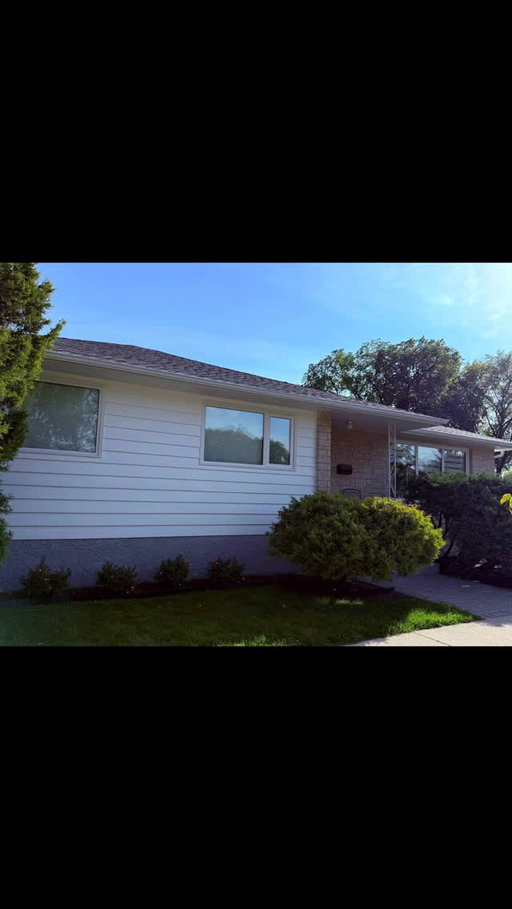 A fresh + clean new look using our customer favorite- Chantilly Lace OC-65 by @benjaminmoore 🤍

Exterior season isn’t over yet! Give us a call at 204-452-3633 to book your free estimate with us 📱 

#exterior #winnipeg #manitoba #local #shoplocal #smallbusiness #paint #painter #benjaminmoore #interior #residential #construction #commercial