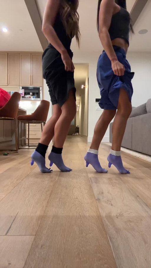 Them: “Let’s go out tonight!”
Us: “Sorry guys, we’re busy….” 

😂👠✨💁🏻‍♀️💘🫰🏼

#beyonce #virelreels #fypreelsシ゚ #funny #latexgloves #heels