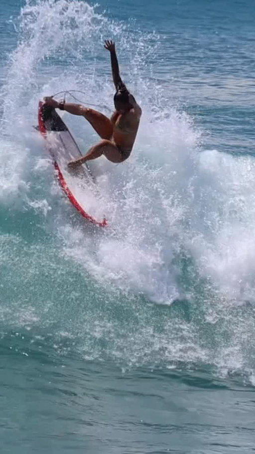 Love trying fun shapes at home! Amo derechas y @cisurfboards ❤️‍🔥