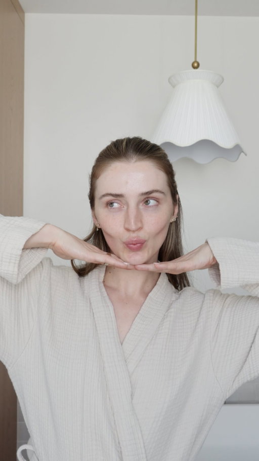 Four months strong with the @skinbettercanada overnight cream & my skin has never looked better 😌✨  

#skinbetterscience #TryingisBelieving #Ad