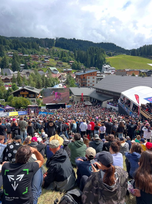 Les Gets is Legit !! 
Had the full experience in the crowd by the finish line, this atmosphere reminded me of MXON in France in 2015. 
Good times hanging out with the @troyleedesigns crew and race teams.
Good to see @loicbruni29 & @amaurypierron4 again and finally see them race in person in those tough conditions 🙌🏼