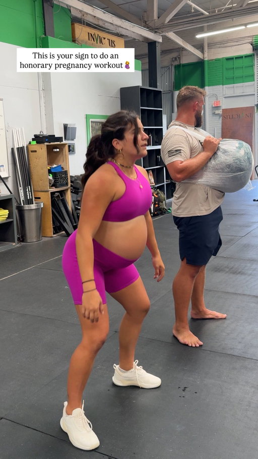 So this was fun… 😂🤣 Tag a pregnant mama who needs to do a workout like this. 😅

Thanks @kaitlin.schnur for organizing this
@invictus_fitness. 😘 

AMRAP 18: with a partner 
Contractions: 25 shuttle runs (split)
Breathing: 25 line facing burpees (synchro)
Pushing baby out: 150 air squats (split)
Taking baby home: 200m farmers carry (split) (note - starting now you must also carry your dumbbell baby) 
Rocking baby - 50 deadlifts (split) 
Burping baby - 50 double DB push press (split)
putting baby to bed - 50 cal echo bike (split)

*while partner 1 works, partner 2 holds baby dumbbell (can’t touch the ground) 

@minute 18
Chaotic 3am wake up - dead hang max hold

Would you try this?? All you need to do is strap a wall ball on. 😂