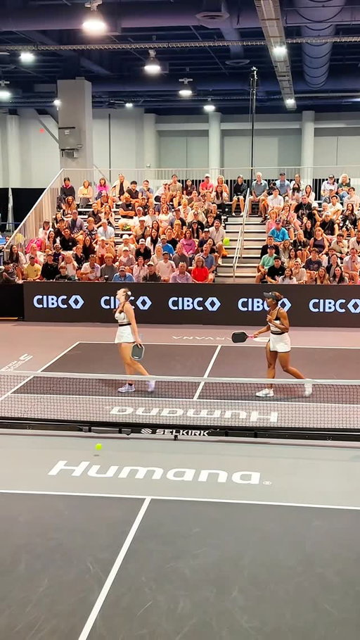 To be the best you gotta beat the best. Might be too early to anoint Jorja and Tyra the best, but tonight they sure were. 😤

follow @thekitchenpickleball for more pickleball!