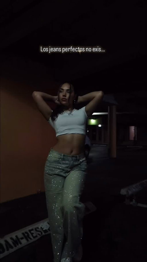 Brillando más que tu futuro mi amor 😌✨
@fashionnova 
- Your Light Tinted Rhinestone Wide Leg Jean - Vintage Wash
.
.
.
#model #fashionnovajeans #outfitsideas #outfit #outfit #cars