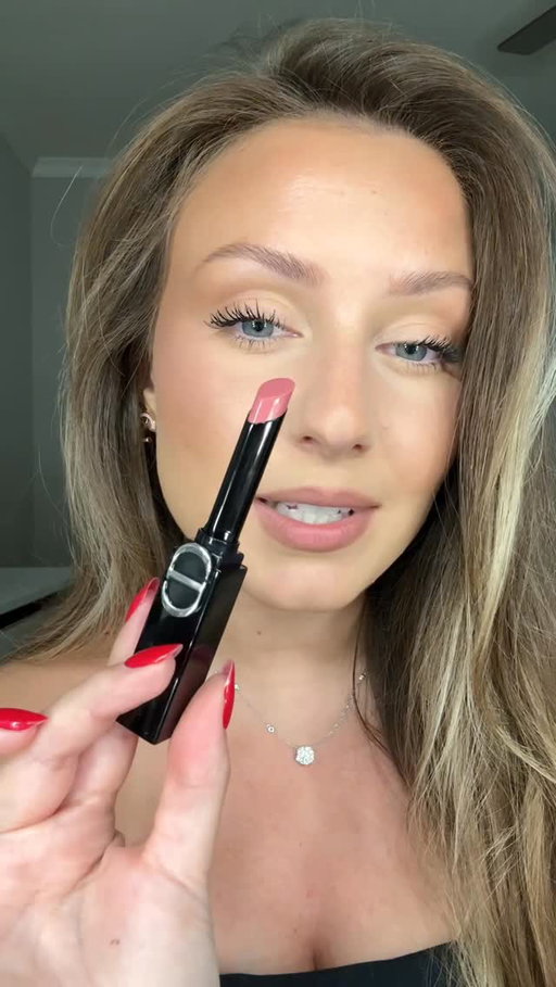 I need more shades! 😂 Soft and melting formula with glossy, hydrating finish that lasts!! @diorbeauty On Stage Lipstick 185
.
.
.
.
.
.
.
#diorlipstick #dioronstage #pinklipstick #longwearlipstick
