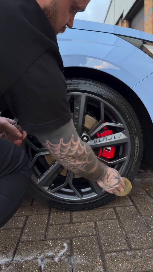 Ultimate Insane Shine Tire Spray ✨ If high gloss tires aren’t for you, spray onto an applicator pad first to spread the dressing, giving you a rich satin finish. 

#meguiars #meguiarsuk #asmr #tireshine #tiredressing #diy #howto #detailer #detailing #automotive #reels #reelsinstagram #ReflectYourPassion