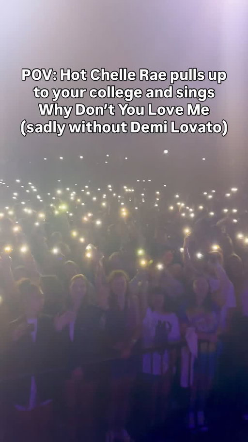 Fingers crossed we’ll do this with @ddlovato again one day… but even with me acting like she was about to hit the stage, you guys showed UP @ampwm 🔥🔥🔥 

#williamandmary #hotchellerae #whydontyouloveme