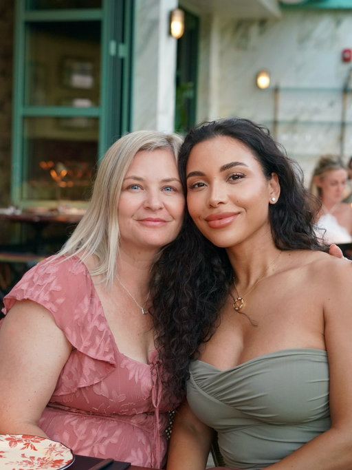 1. Mumma is in town 🫶🏽
2. @gucciosteria 🤌🏽
3. Us 99% of the time 🤭
4. @felixlosangeles 🍝 
5. Matcha Queen 🍵 
6. Mi familia 🤍
7. More pasta please 🍽️ 
8. Turned my training up a notch 💪🏽
9. Beverly Hills nights ✨
10. Sunset walks with my crew 🌅 
11. @legolandcalifornia adventures 🎨 
12. Got a thing for dungarees right now 🧑🏽‍🎨
13. Rooftop vibes 🍸 
14. Actual picture of me trying to juggle work, family, social life, and self-care (: