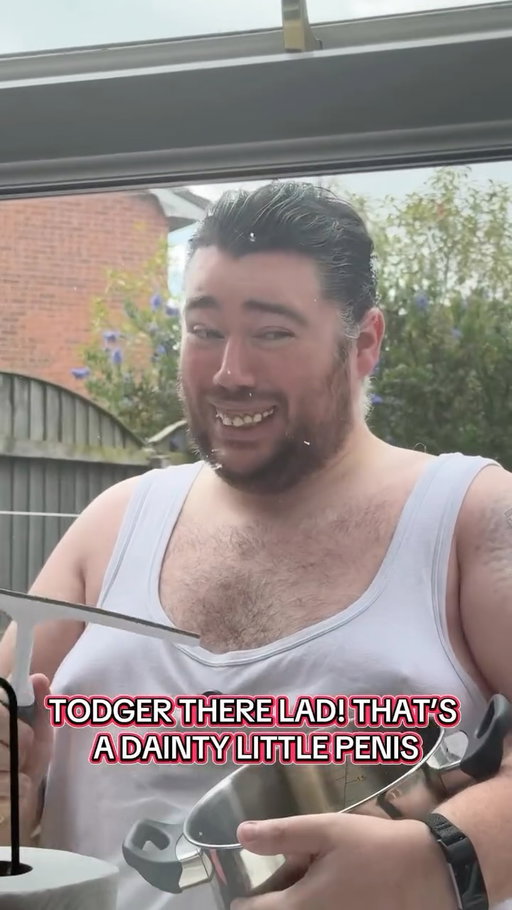 This geezer would do anything for a cheeky tenner 💷😏 CASH ONLY INNIT

➡️ @kevofinn for more 🇬🇧 accents!

#britishhumour #pov #ukreels #relatable #cockney #iykyk #kevinfinn #comedian #verybritishproblems #britishcomedy windowcleaner #sketchcomedy #londonmemes #eastlondonlife