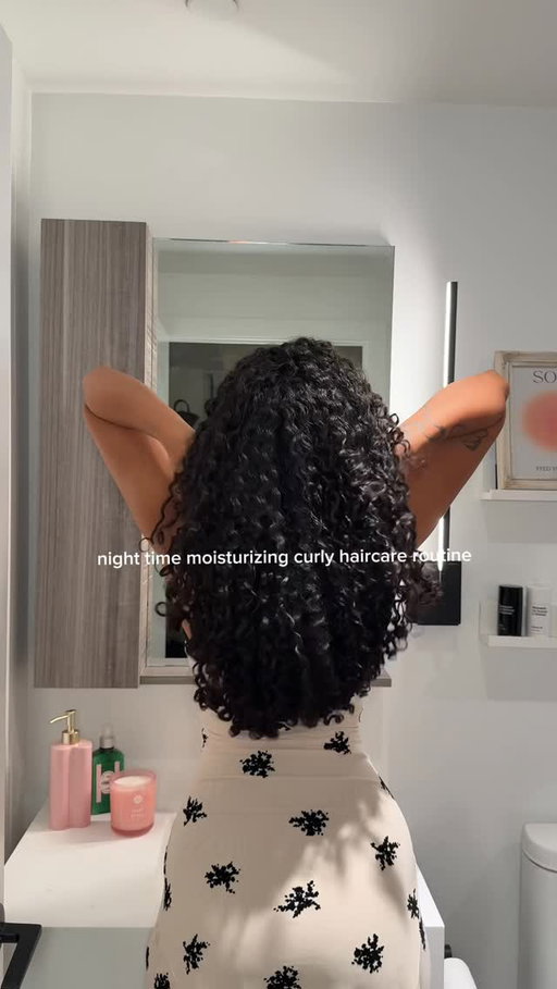 How I Keep My Curls Moisturized Overnight 🛁

Overnight moisture = longer-lasting curls. This routine helps keep my curls from drying out overnight and help them look amazing on day 5

Products ↴

Haircare: 
@gisou honey hair oil & scalp massager
@kerastase_official 8h magic night serum 
@amazon bonnet 
Bodycare:
@saltandstone bodywasb
@josiemaran body scrub 

#curlyhair #grwm #curlyhairroutine #healthyhair #lowporosityhair