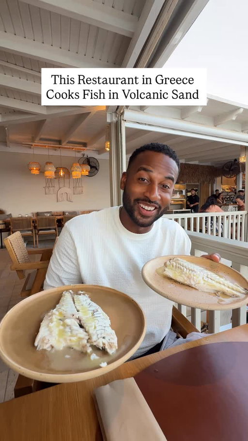 All the amazing eats in Greece! #Comet a new AI web browser from @perplexity.ai can click around the internet just like a personal assistant... so I can kick back and enjoy elite dining experiences like this. #CometPartner