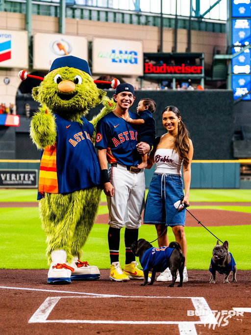 Round of a-paws for Marcelo and Cash.🥹

Today, Dubi’s pups fetched the Ceremonial First Pitch!
