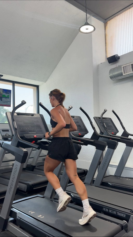 I cannot make this up…. & the pics at the end are sending me (he also said I could post this!!)

see the gym isn’t scary LMFAO 

@nic_of_da_wrist insane work.