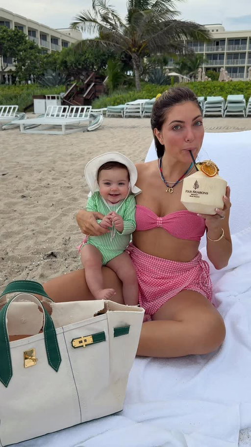 her squeal😆 Palm Beach Paloma🥥 #momlife #couple #travelgram #pookie