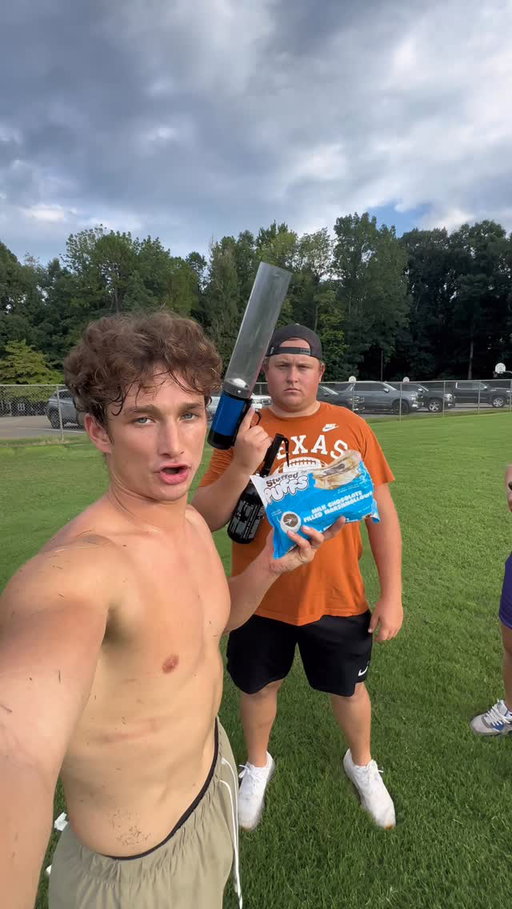 T-Shirt Cannon Marshmallow Trickshot😂🏈 #sports #football #trickshot #funny