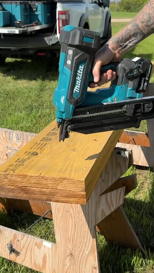 Have you had a chance to try Makita’s New 18v framing nailer?
•
It has the consistency and power needed to sink 3-1/4” nails into lvl without a problem
•
They also have added small belt clip and rafters hook on it
•
As all the other battery framing nailers on the market it does have some weight to it but you get used to it for the convenience of not dragging a hose
@makitatools 
@makita.ca
.
.
.
#tools #construction #framing #makita #makitatools