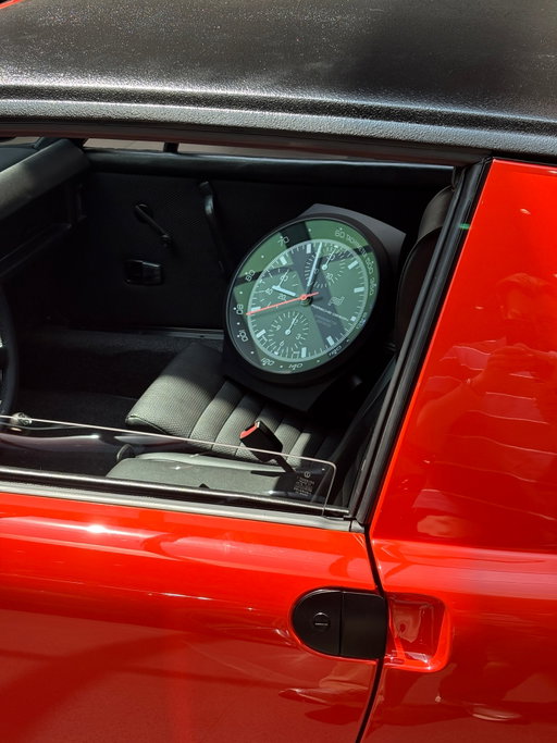 More than timekeeping, it’s Porsche engineering on display. The Chronograph 1 wall clock completes any classic Porsche collection. #porschedesigntimepieces