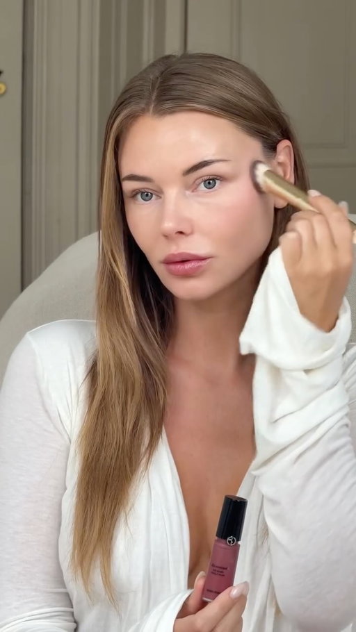 advertisement. trying out the vanilla make-up look inspired by the leathery vanilla base note of the new Sì Parfum. @Armanibeauty
#ArmaniBeauties
#ArmaniSi
#ArmaniFragrance
#ArmaniMakeup
#vanillagirlmakeup