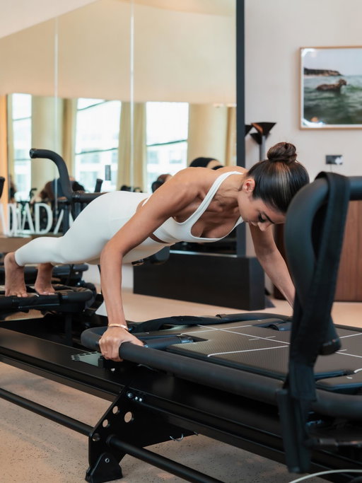 Call it Pilates Couture. AMADA‘s collection got you covered from studio to street and anything after or before.

Studio @reformathletica Dubai, DIFC