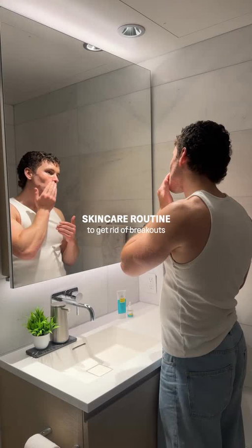 Here is a quick and simple skincare routine that prevents and targets breakouts 

Products Featured

@kiehlscanada Expertly Clear Moisturizer for

Acne Prone Skin

@kiehlscanada Truly Targeted Acne-Clearing

Salicylic Acid Pimple Patch

You can find all these at @sephoracanada 

Get skin smart folks!

#kiehlspartner #kiehls #skincare #acne #breakouts