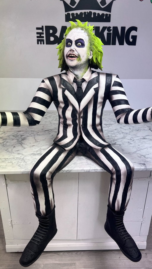 “It’s Showtime” 🍰 
…The ‘ber’ months are here 😂
.
.
.
.
#beetlejuice #cake #cakes #cakedecorating #art #sculpture #halloween