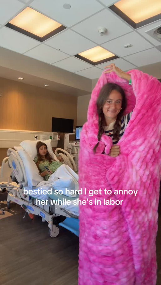 my nonchalant pregnant queen