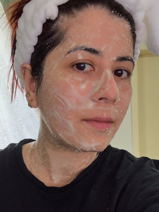I love indulging in self-care on weekends, and my DIY rice mask is my favourite ritual! 

I stored rice powder in the fridge for a quick pampering session.

To prepare the mask, I mix the rice powder with one teaspoon of honey, one tablespoon of yogurt, and just enough water to achieve the desired consistency.

Rice brightens the skin, honey soothes, and yogurt leaves my skin soft and glowing.

Have you ever tried a rice mask at home? 
If so, what was your experience like?

.

.

#melbourne_desi_girl #ricemask #diyskincare #melbourne #homemademask
