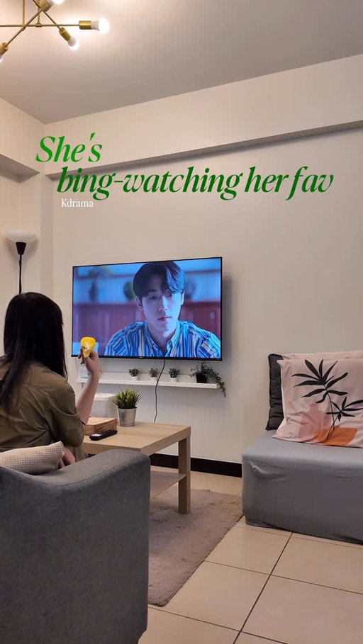 Rainy day. Alone. Cravings hit.
Good thing it’s just one tap away from comfort food with GrabFood for One. @grabfoodph Now she’s fed, cozy, and back to her K-drama. 🐦📱🍜 #GrabFood #GrabFoodPH #GrabFoodOnABudget