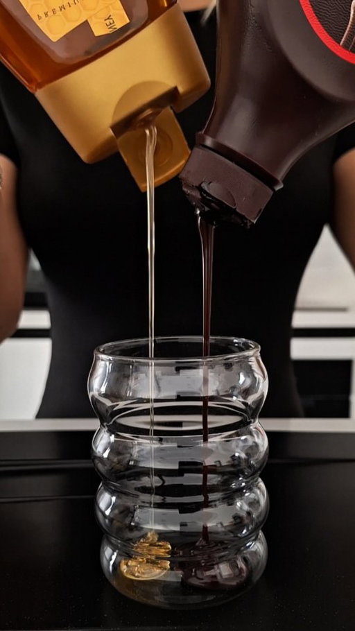 Tasty Chocolate Honey Whipped Coffee
#icedcoffee #dalgona #coffe #soffi_andi #nescafe #coldcoffee #easyrecipe #قهوة_باردة #fyp