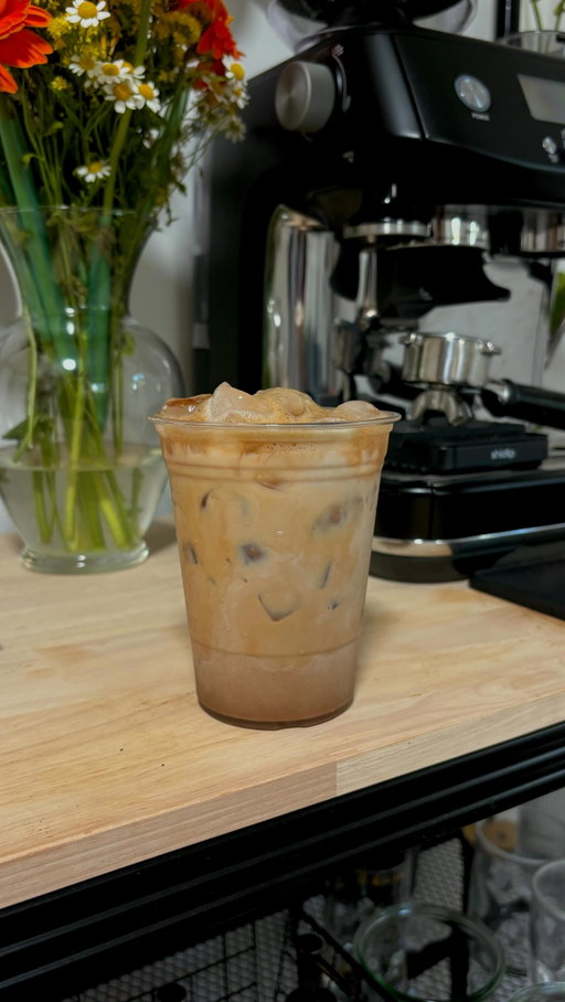 Honey Brown Sugar Cinnamon Shaken Espresso 🍯☕️🤍

Super simple, easy y delicioso to make as a go to everyday latte! 

• 1 tbsp honey 
• 1 tbsp brown sugar
• dash of cinnamon 

Shake it all up and enjoy! 
.
.
.
.
#brownsugarshakenespresso #coffeeathome #homecafe #homecoffeebar #coffeebar #coffeerecipes #icedlatte #shakenespresso