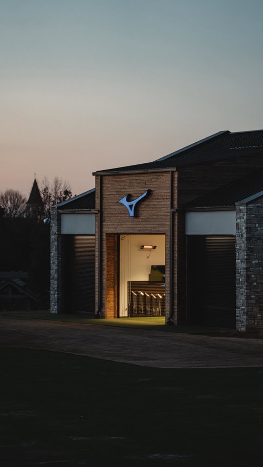 We are back! Feels nice to be able to finally share more client work. Early morning preview of @mizunogolfnorthamerica newest facility The Foundry. More soon! ⛳️🏌🏻