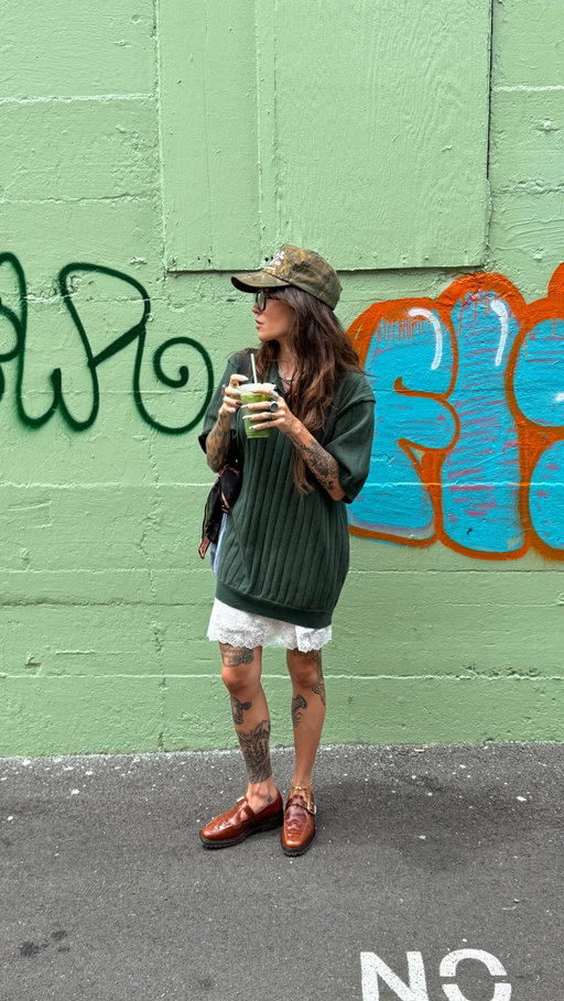some fall inspired outfit action for ya (bout as fall as 80° can get) 

skirt: @freepeople 
shoes: @baredfootwear 
bag: @baggu 
hat: @shopnbgoods 

#outfitinspiration