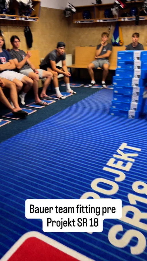 Dnes sme navštívili kabínu Projektu SR 18 s našimi Bauer novinkami a chlapci si skúšali čo im sily stačili 😎. 

#hockeyslovakia #bauerhockeyslovakia #spolupraca #slovenskyhokej