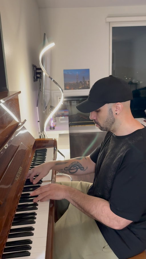 Dreams really do sound better when you play them yourself 🎶 my First Real piano I ever bought that I have had for 10 years, my first love, right here in Marina del Rey. 🛥️