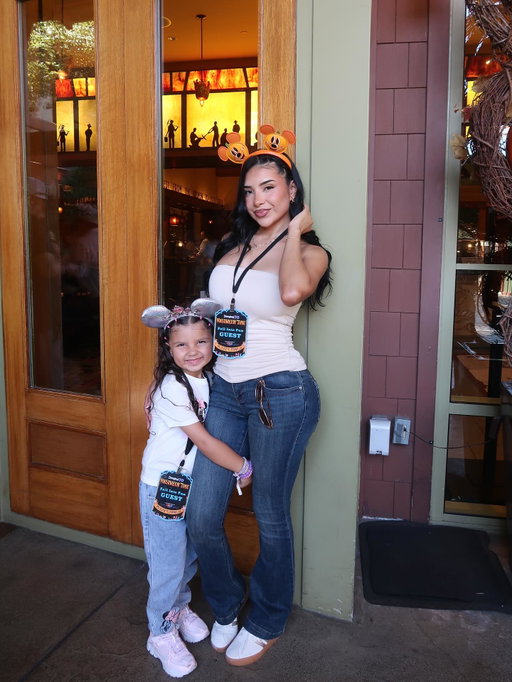 Found a little princess on Main Street😍🧡💫 #Disneyland70 #DCAPlazaDeLaFamilia 
@disneyparks @disneyland