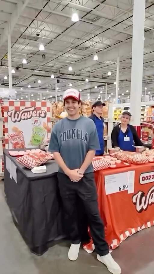 🌟Awesome weekend at @Costco with @eatdoughbriks and @daviddobrik for their NEW Wavers roadshows and looking forward to seeing them in costco clubs in the next couple months!! Can’t wait!! 🙌🙌

#costcodeals #costco