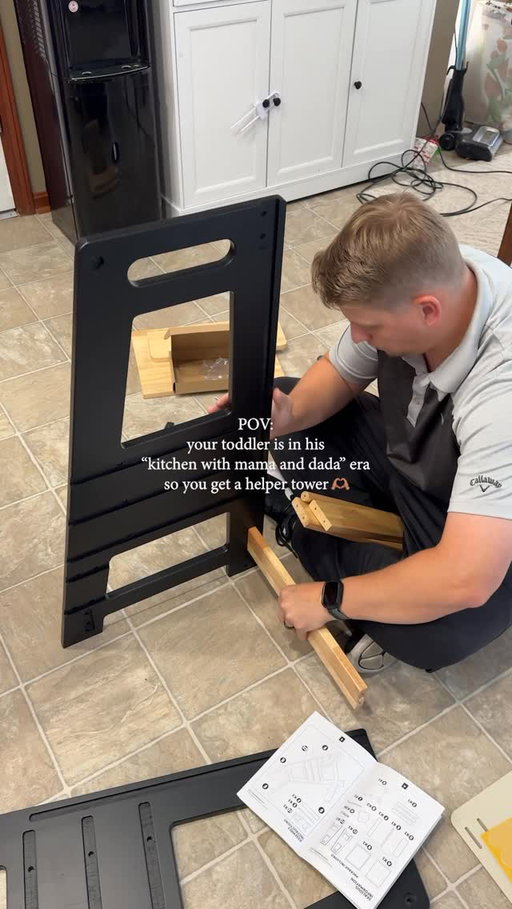 Our son is definitely in his “kitchen with mama and dada” era and thank goodness for @harppababy !!! He LOVES his toddler tower so much ❤️ and so do we! #harppababy #harppa