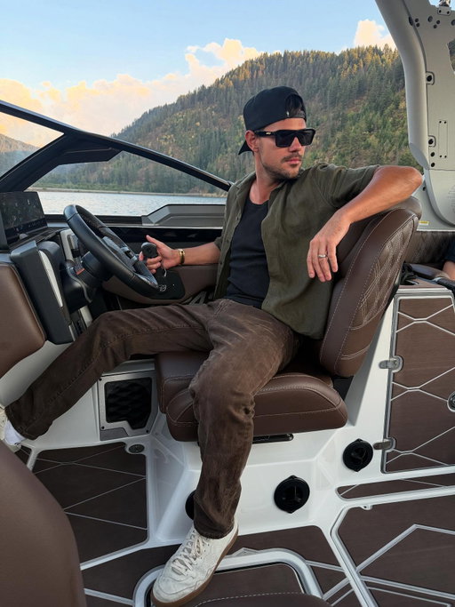 Don’t mind me just modeling on a boat it’s whatev 👨‍✈️