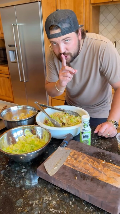 Chicken Caesar Pasta Salad with @chosenfoods Steakhouse Caesar Dressing is next level #ChosenPartner #food #dinner #dinnerideas #recipe #husbandandwife