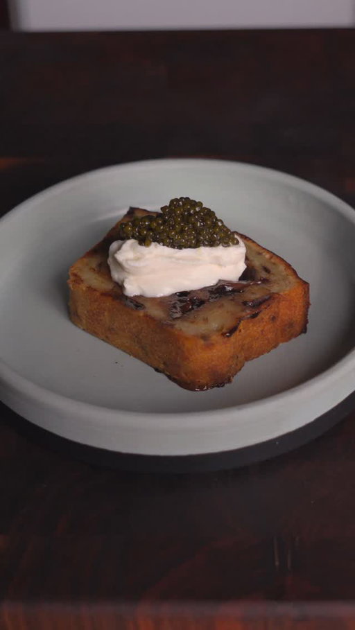 Today I made a delcious chocolate banana bread topped with whipped creme fraiche and Kaluga Caviar. The warm chocolaty banana bread paired perfectly with the cold and salty caviar. This was absolutely delicious!

A huge thank you to Imperia Caviar for the amazing Caviar Use code NIKO15 for 15 percent off! @imperiacaviar 

Bananas are from @melissasproduce 

#banana #bananabread #bananarecipe #dessert #recipe #cooking #baking #caviar #food #delicious