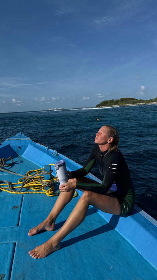 Surf-boat life in the Maldives with my @stanley_europe AD #foreverymove