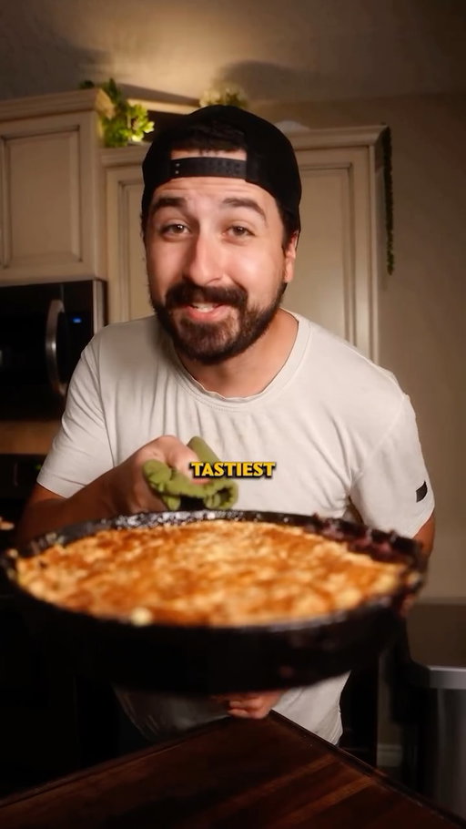 Pellet Grill Blueberry Cobbler🫐 🥧 

🔸2 cans of pie filling
🔸1/2 to 1 whole frozen stick of butter
🔸Yellow cake mix

This dessert is on the sweeter side so make your own pie filling to cut down the sugar if you’d like!

#foodart #instafoodie #cobbler #southernfood #barbecue