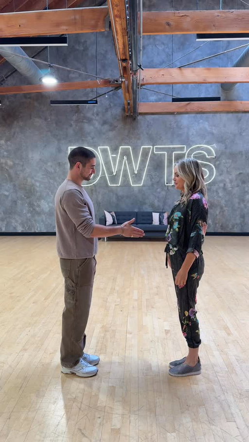 Our first official trend! With the one and only Meredith Blake! I can’t believe I’m dancing with @elaine4animals